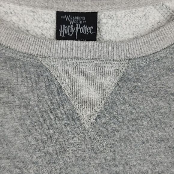 Gryffindor Gray Sweatshirt Wizarding World of Harry Potter Universal Studios - Picture 7 of 9
